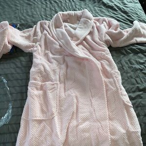 Ulta plush pale pink robe